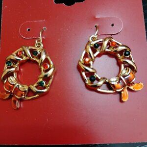 Wreath Dangle Christmas Wreath Earrings. NWT. Red, Green & Gold Tone. Hook Backs